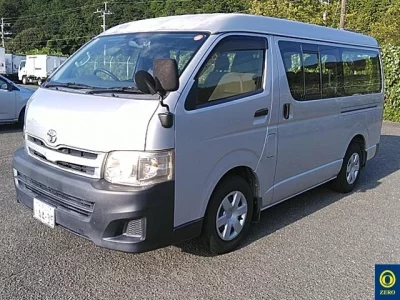 TOYOTA HIACE