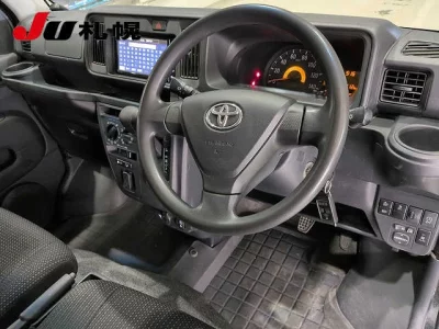 TOYOTA PIXIS VAN