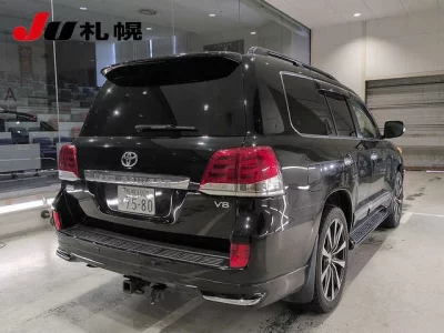 TOYOTA LAND CRUISER