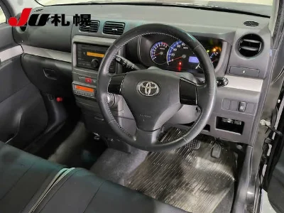 TOYOTA PIXIS SPACE