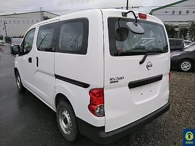 NISSAN NV200
