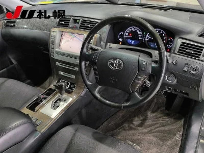 TOYOTA CROWN MAJESTA