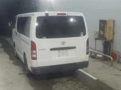 TOYOTA HIACE VAN