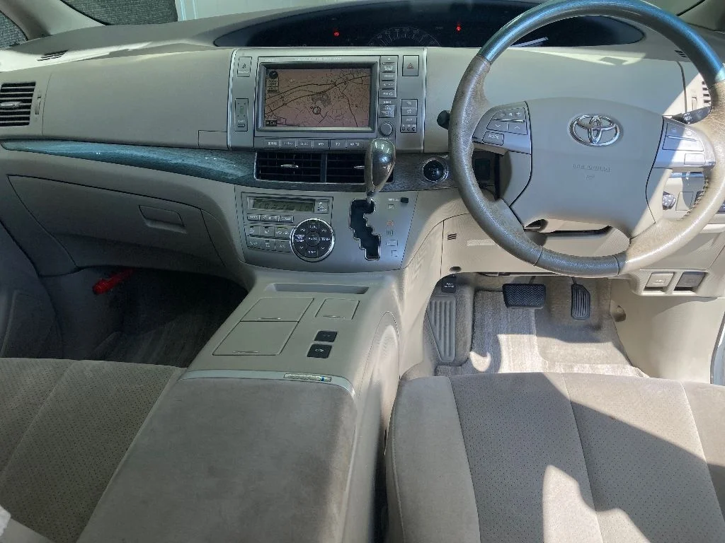 Toyota Estima Hybrid  с аукциона в Японии
