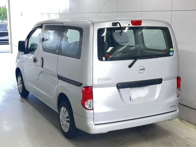 NISSAN NV200