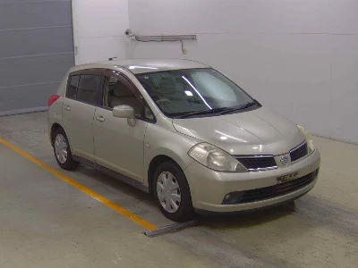 NISSAN TIIDA