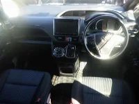 Цена авто Toyota Voxy с аукционов Японии, номер кузова ZRR80W, пробег 177 000, оценка 2