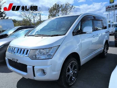 MITSUBISHI DELICA D5