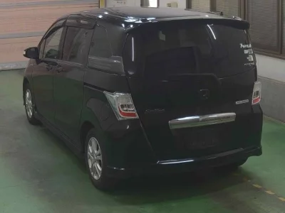 HONDA FREED SPIKE