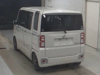 DAIHATSU WAKE