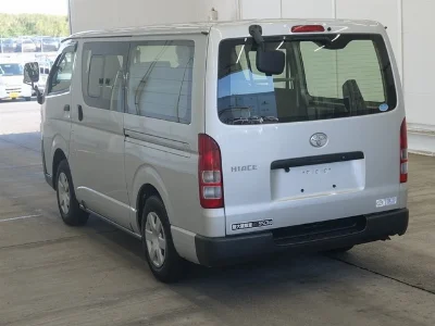 TOYOTA HIACE VAN
