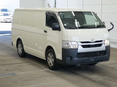 TOYOTA HIACE VAN