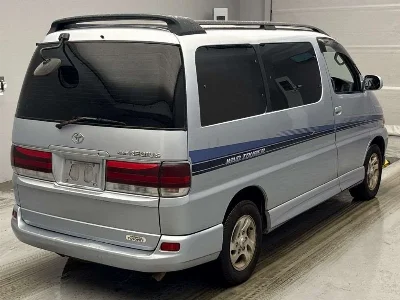 TOYOTA HIACE REGIUS