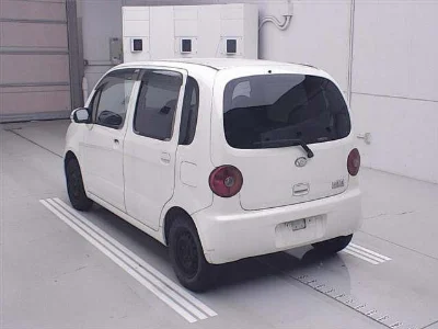 DAIHATSU MOVE LATTE