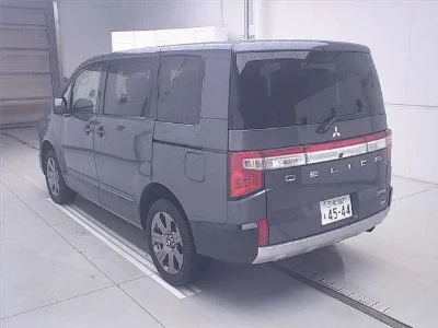 MITSUBISHI DELICA D5