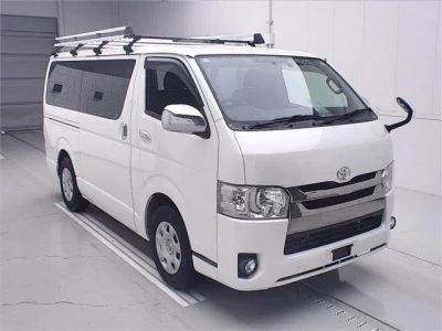 TOYOTA HIACE VAN