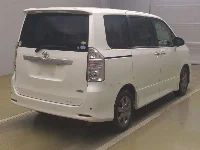 Цена авто Toyota Voxy с аукционов Японии, номер кузова ZRR70W, пробег 60 000, оценка 2