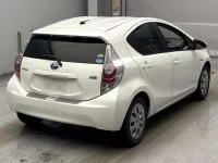 Цена авто Toyota Aqua с аукционов Японии, номер кузова NHP10, пробег 106 000, оценка 2