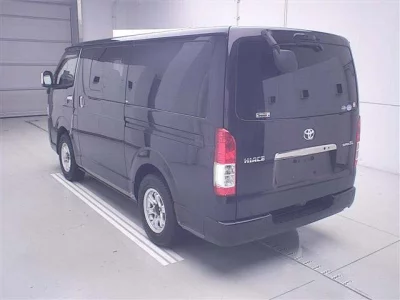 TOYOTA HIACE VAN