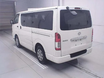 TOYOTA HIACE VAN