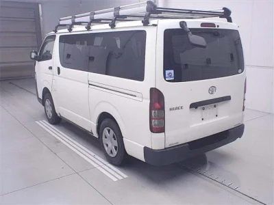 TOYOTA HIACE VAN
