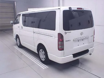 TOYOTA HIACE VAN