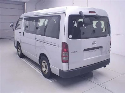 TOYOTA HIACE