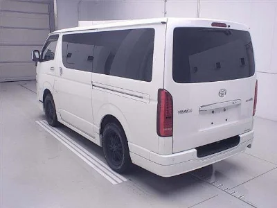 TOYOTA HIACE VAN