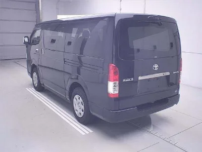 TOYOTA HIACE VAN