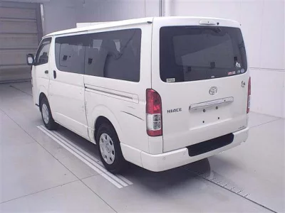 TOYOTA HIACE VAN