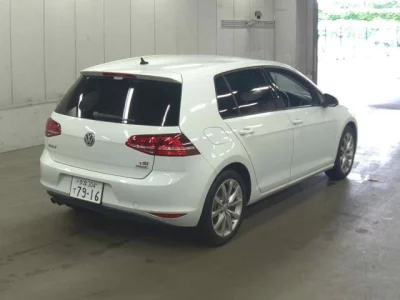 VOLKSWAGEN GOLF
