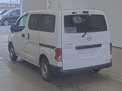 NISSAN NV200
