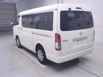 TOYOTA HIACE