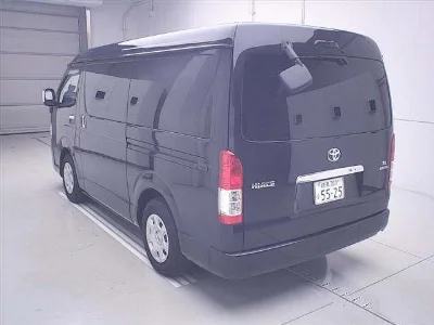 TOYOTA HIACE
