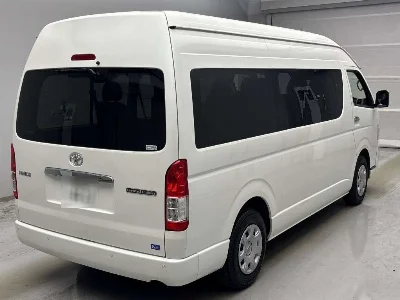 TOYOTA HIACE