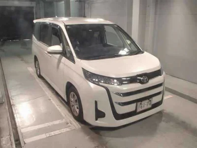 TOYOTA NOAH