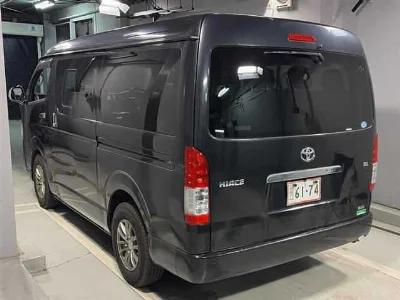 TOYOTA HIACE