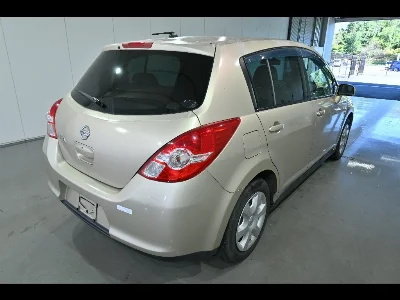 NISSAN TIIDA