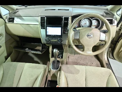 NISSAN TIIDA