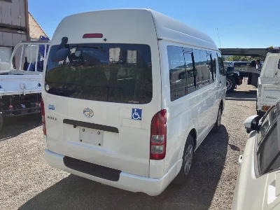 TOYOTA HIACE VAN