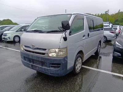 TOYOTA REGIUS VAN