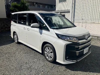TOYOTA NOAH