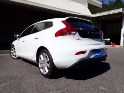 VOLVO V40
