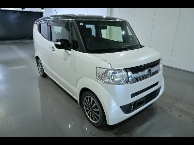 HONDA N BOX SLASH
