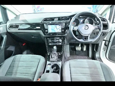 VOLKSWAGEN GOLF TOURAN