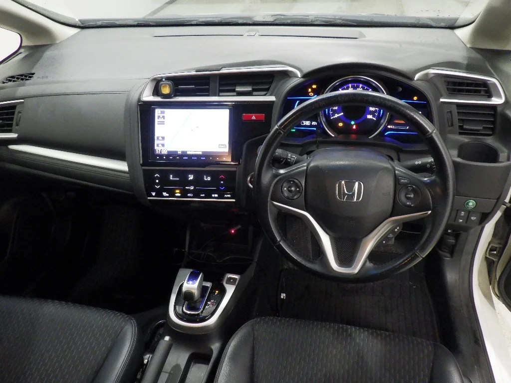 Honda Fit 4WD Hybrid L Package, миниатюра 3