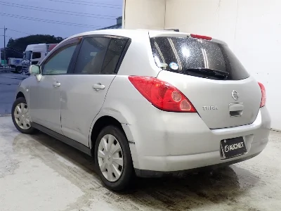 NISSAN TIIDA