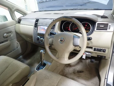 NISSAN TIIDA