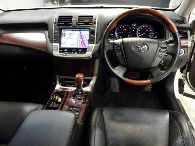 TOYOTA CROWN MAJESTA