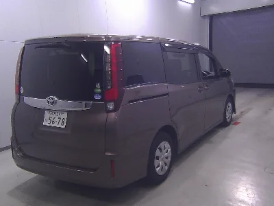 TOYOTA NOAH